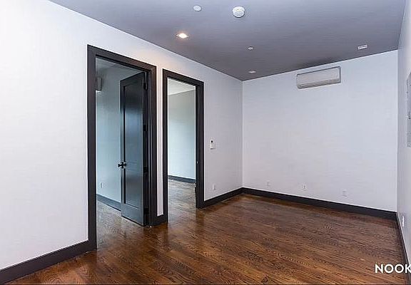 5th image of 237 Hawthorne St APT 1B