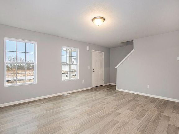 2nd image of 355 N Tannenbaum Trl