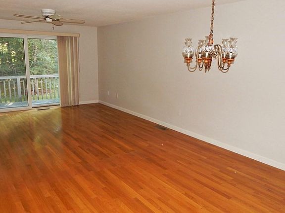 5th image of 44 John Dr #3006