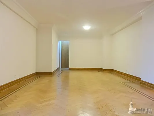 Rented by Manhattan Connection | media 23