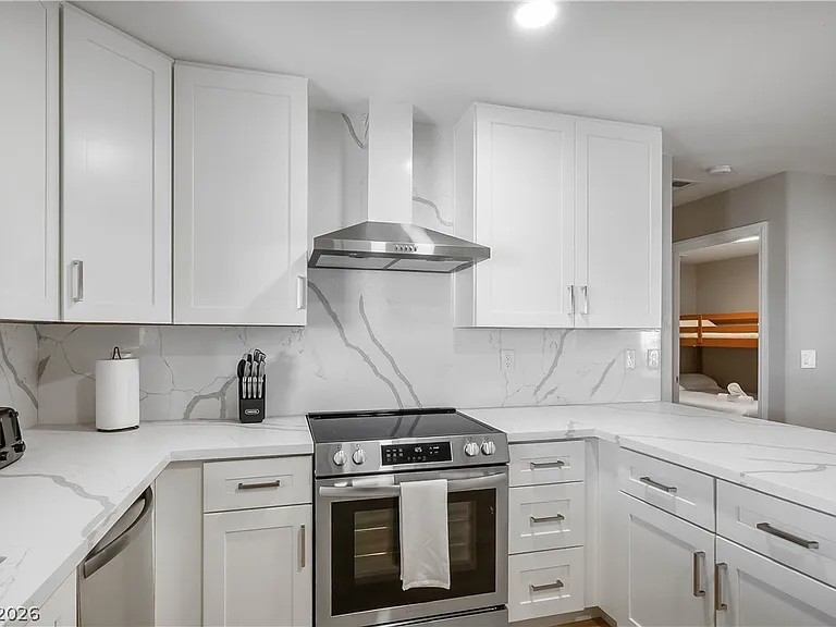 6990 W Richmar Ave — Photo 16