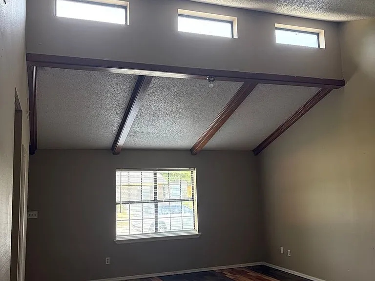 2402 Taft St — Photo 6