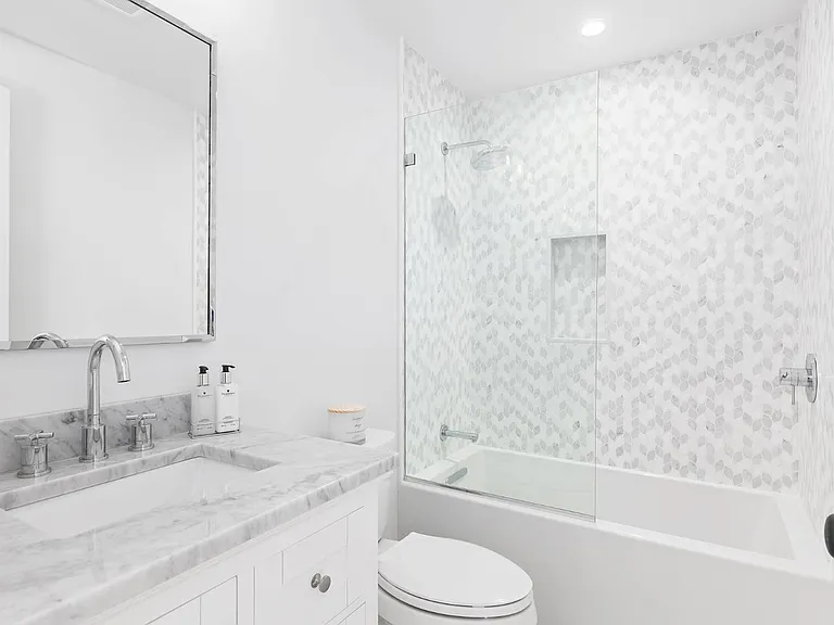 8 Greenway Dr — Photo 29