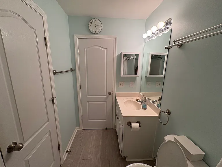 814 Royal Oaks Dr — Photo 10