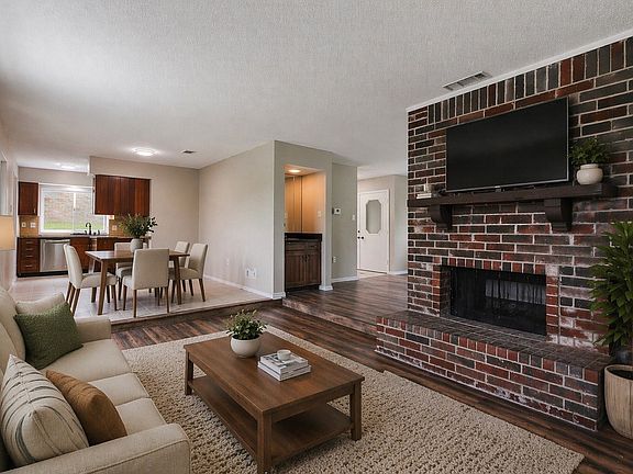 5th image of 3304 Castle Dr