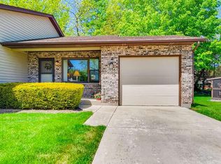 1956 Sandy Creek Dr, Elgin, IL 60123