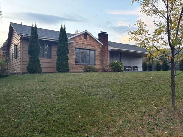 419 2nd Ave W, Grand Marais, MN 55604