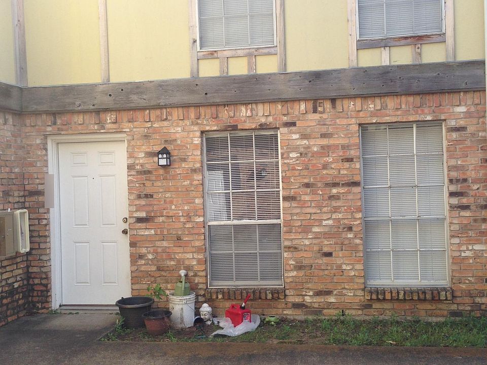 1st image of 223 E University Dr APT 106