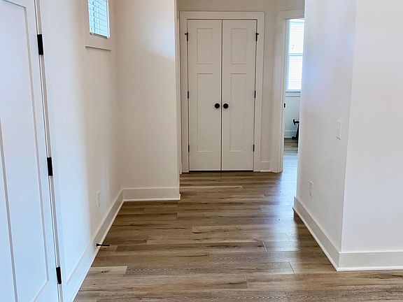 3rd image of 1052 Norman Dr