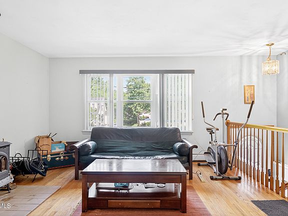 5th image of 79 Willow Street