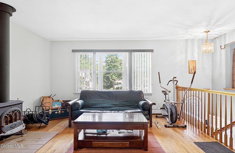 5th image of 79 Willow Street