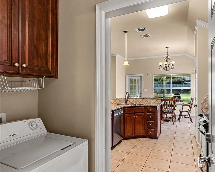 126 Satinwood Cir — Photo 17