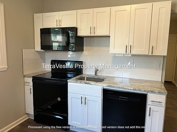 3rd image of 139-141 S 2nd St