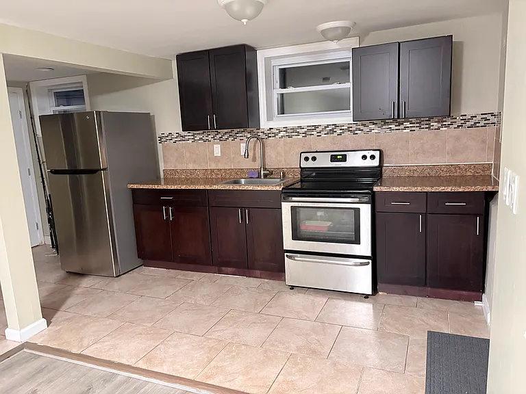 3658 Regent Ln — Photo 6