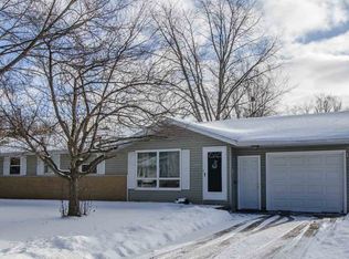 2488 Robinson Ave, Green Bay, WI 54311