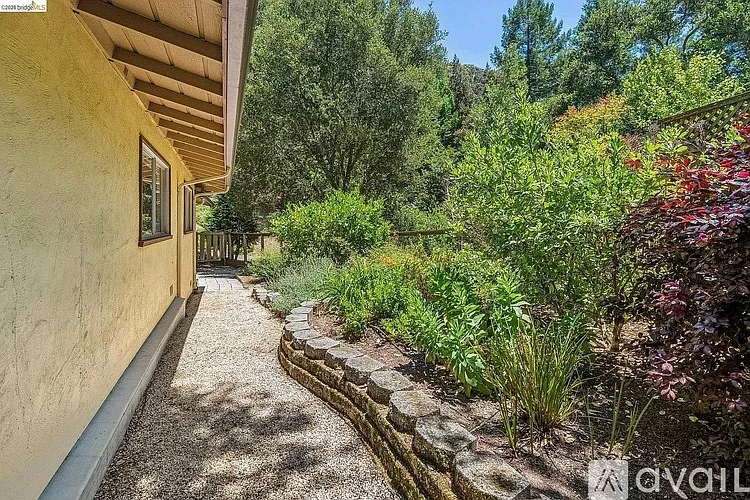 7200 Saroni Dr — Photo 10