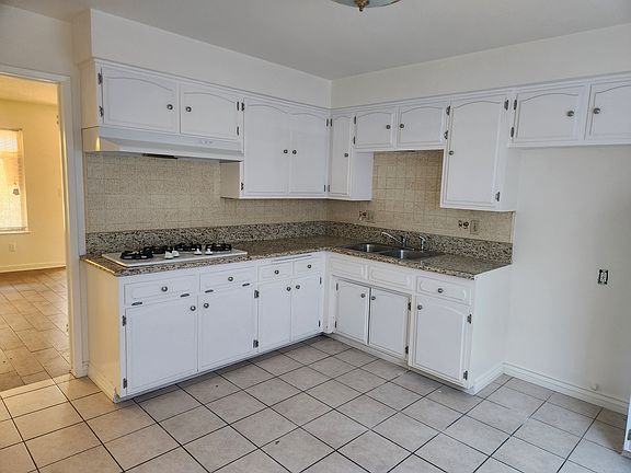 2nd image of 8 E Glendon Way APT C