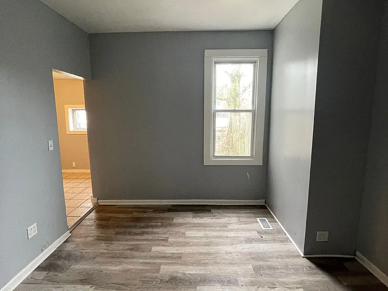 139 N Water Ave #2 — Photo 3