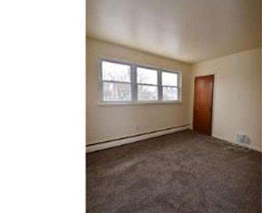 4th image of 907 Andrews Ave