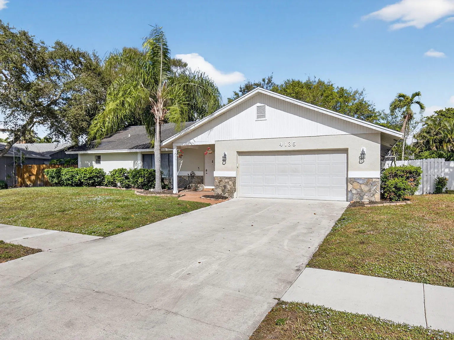 4 bed, 2.0 bath, 1801 sqft, $4,995 — Photo 3