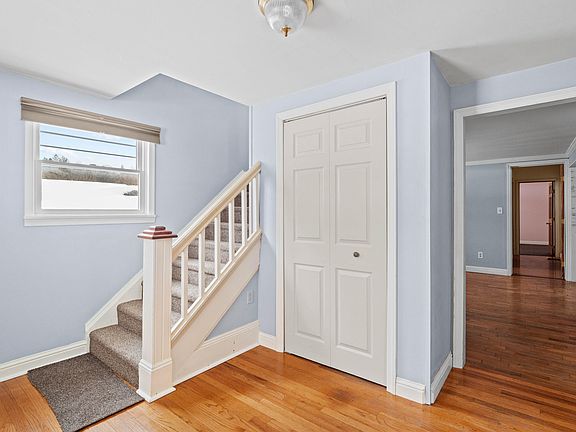 3rd image of 419 Hill St