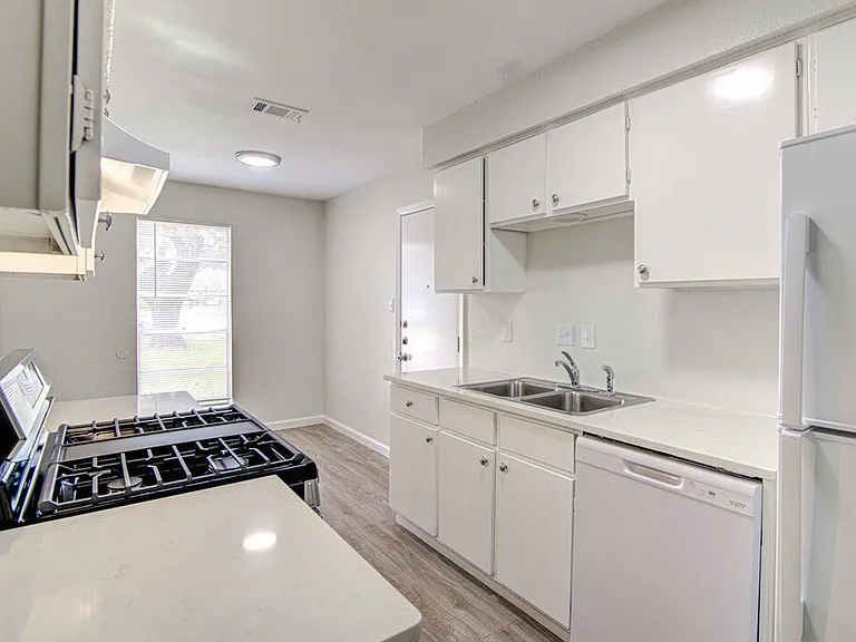 5301 Indio Cir — Photo 17