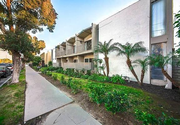 5th image of 19950 Roscoe Blvd #12