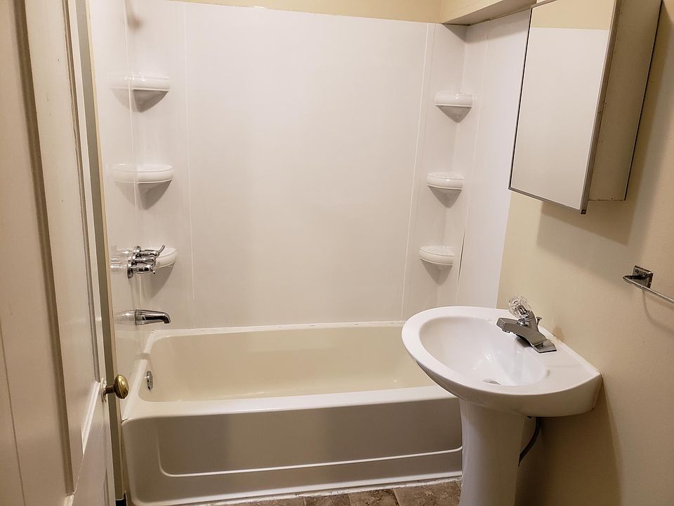 2nd image of 414 W Spruce Aly
