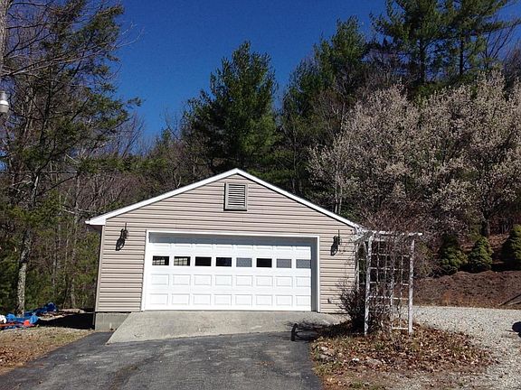 2nd image of 270 Shamrock Farm Ln