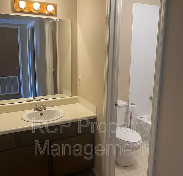 340 W Dogwood St #10 — Photo 5