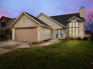 8523 Spring Forest Dr, Fort Wayne, IN 46804