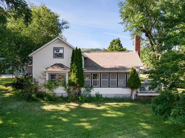 525 Green Coulee Rd, Onalaska, WI 54650