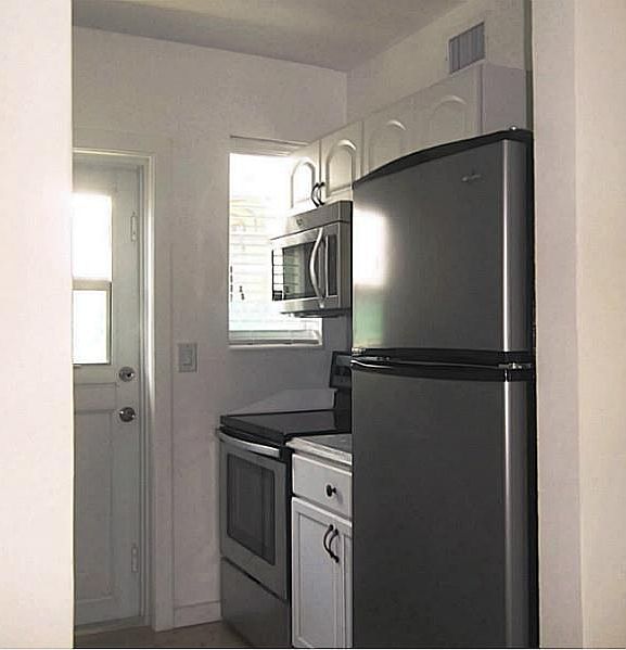 1st image of 8227 Crespi Blvd