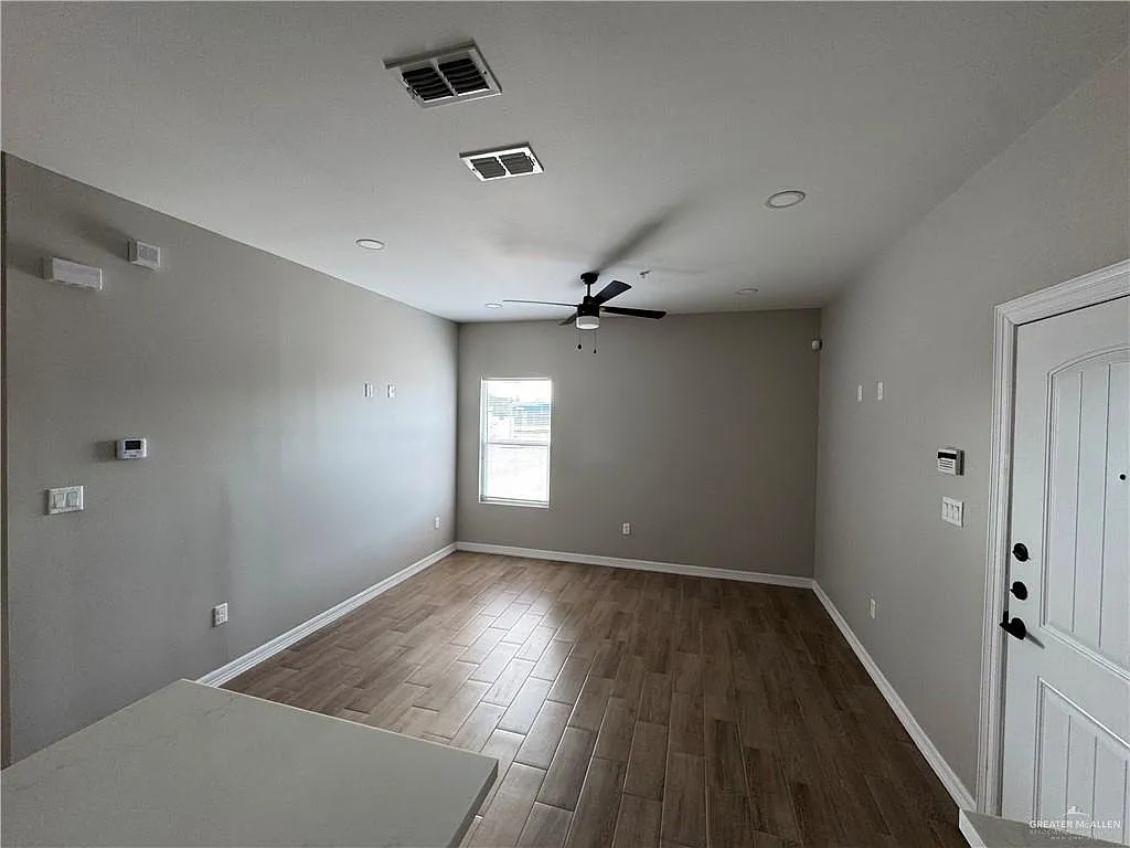 1 bed, 1.0 bath, 651 sqft, $925 — Photo 3