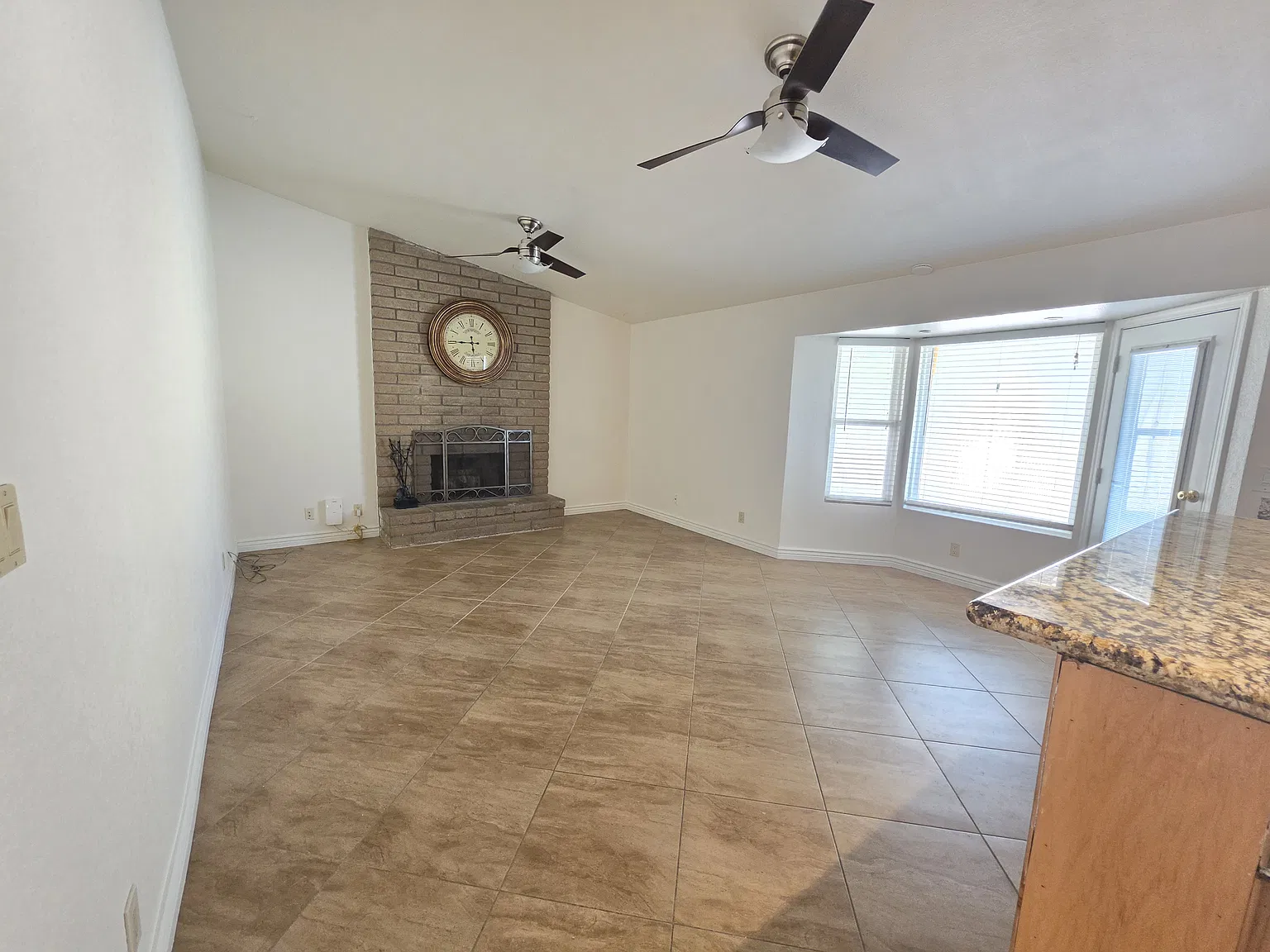 3 bed, 1333 sqft, $2,450 — Photo 3