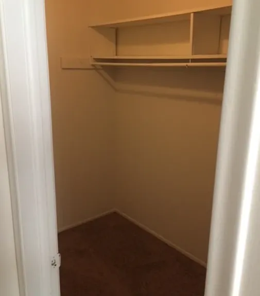 Senate Place Apartments — Photo 20