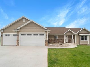 W6867 Melony Ct, Greenville, WI 54942