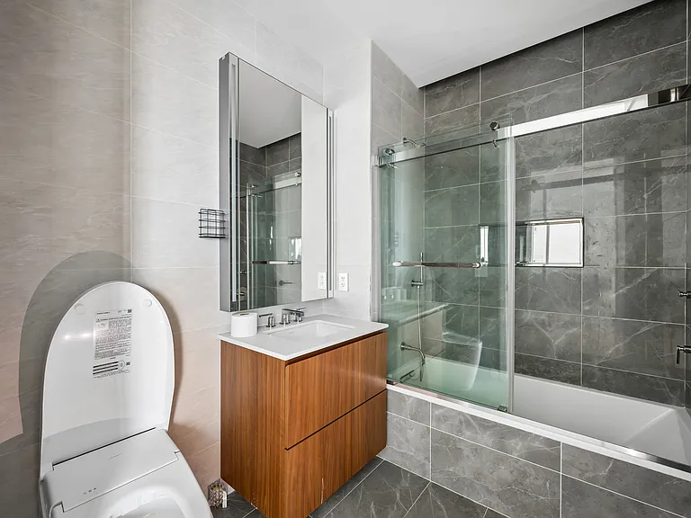 35-32 Leavitt St #11B — Photo 8