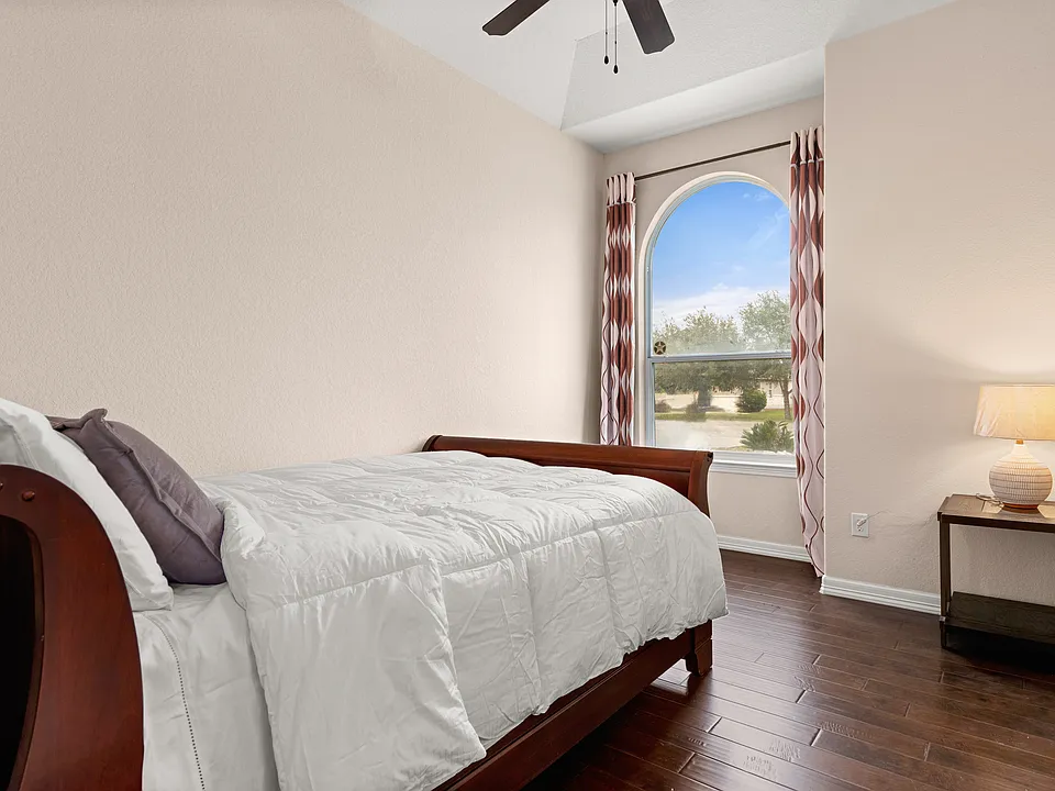 15517 Echo Ln