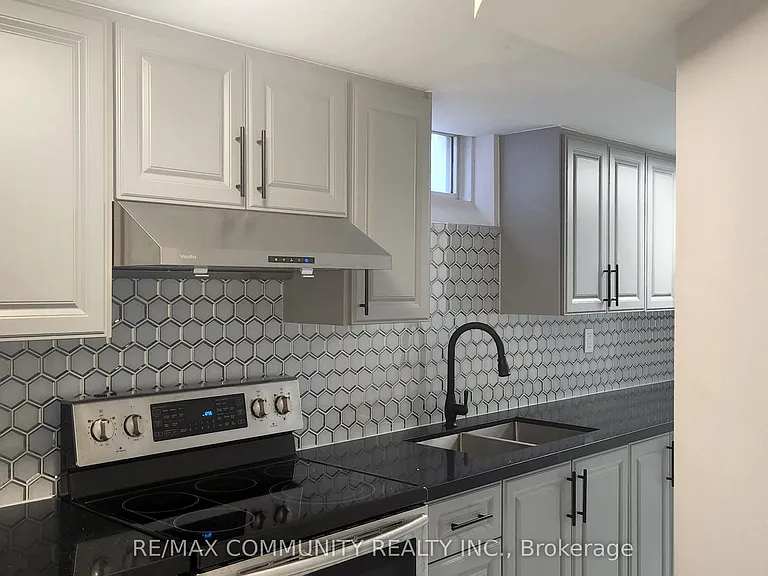 24 Sandham Cres #BASEMENT — Photo 4