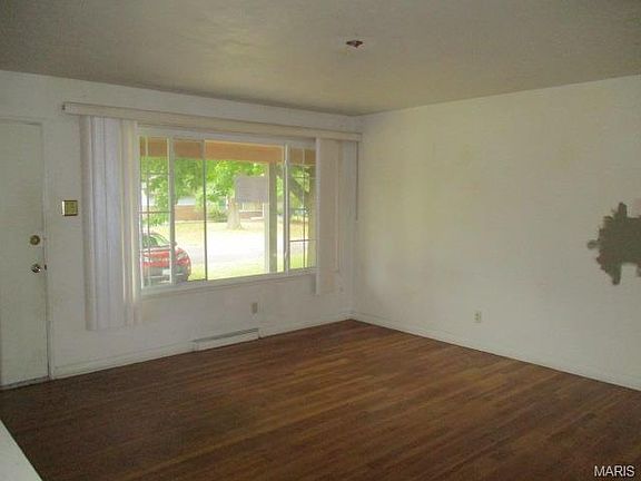 3rd image of 2215 Collett Dr