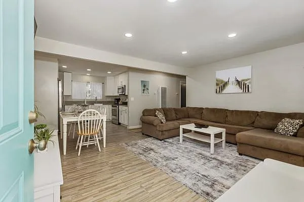 6716 N Elman St #1 — Photo 10