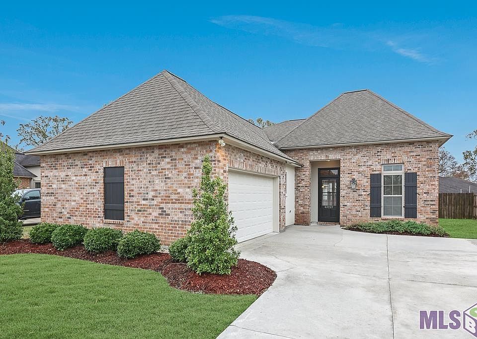 1st image of 43217 Pond View Dr