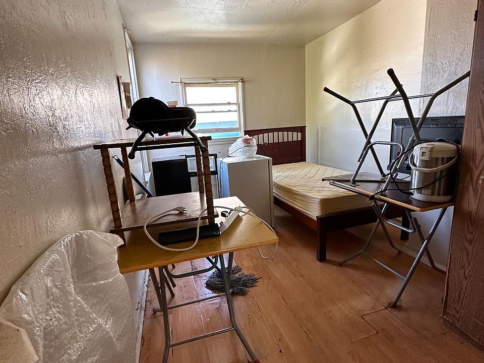 2nd image of 2421 Buena Vista Ave #6