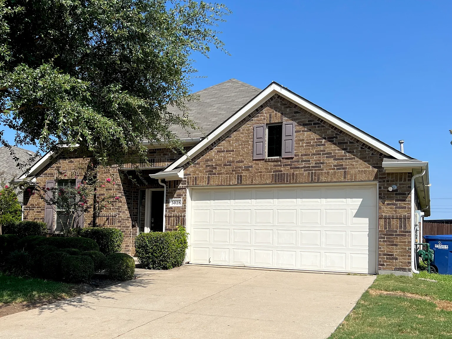 4 bed, 2016 sqft, $2,395 — Photo 1