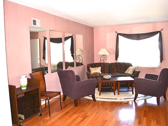 5th image of 1 Somerset Dr APT 10H