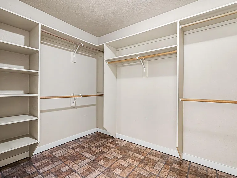 18327 Buckeye Pl — Photo 18