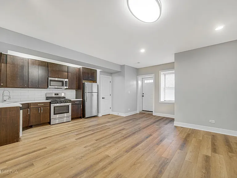 2735 W Polk St — Photo 6