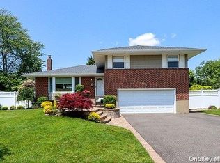 15 Wayland Rd, Plainview, NY 11803