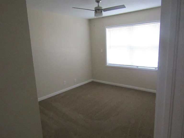 1306 Garth Dr — Photo 2